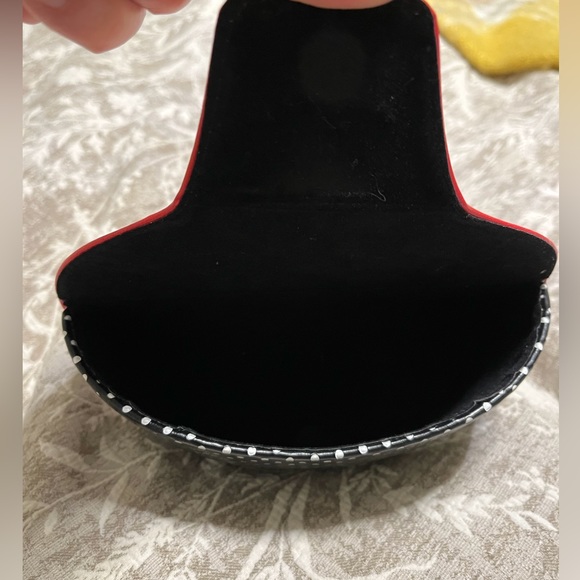 Jeanne Beker glass case - Picture 4 of 4